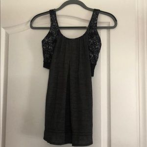 Size 6 Lululemon workout shirt with built in bra